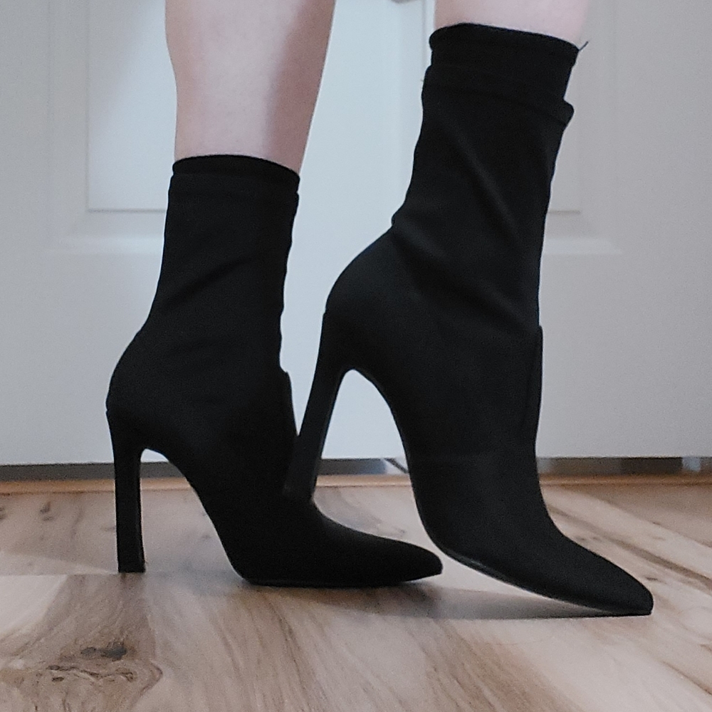 Cape Robbin Pointy Toe Sock Booties .Size 7m - image 1